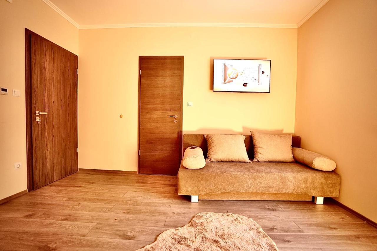 Bacchus Pub Es Panzio Bed & Breakfast Dunaharaszti Eksteriør bilde