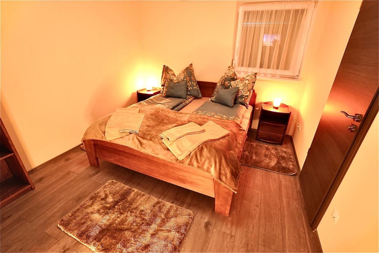 Bacchus Pub Es Panzio Bed & Breakfast Dunaharaszti Eksteriør bilde