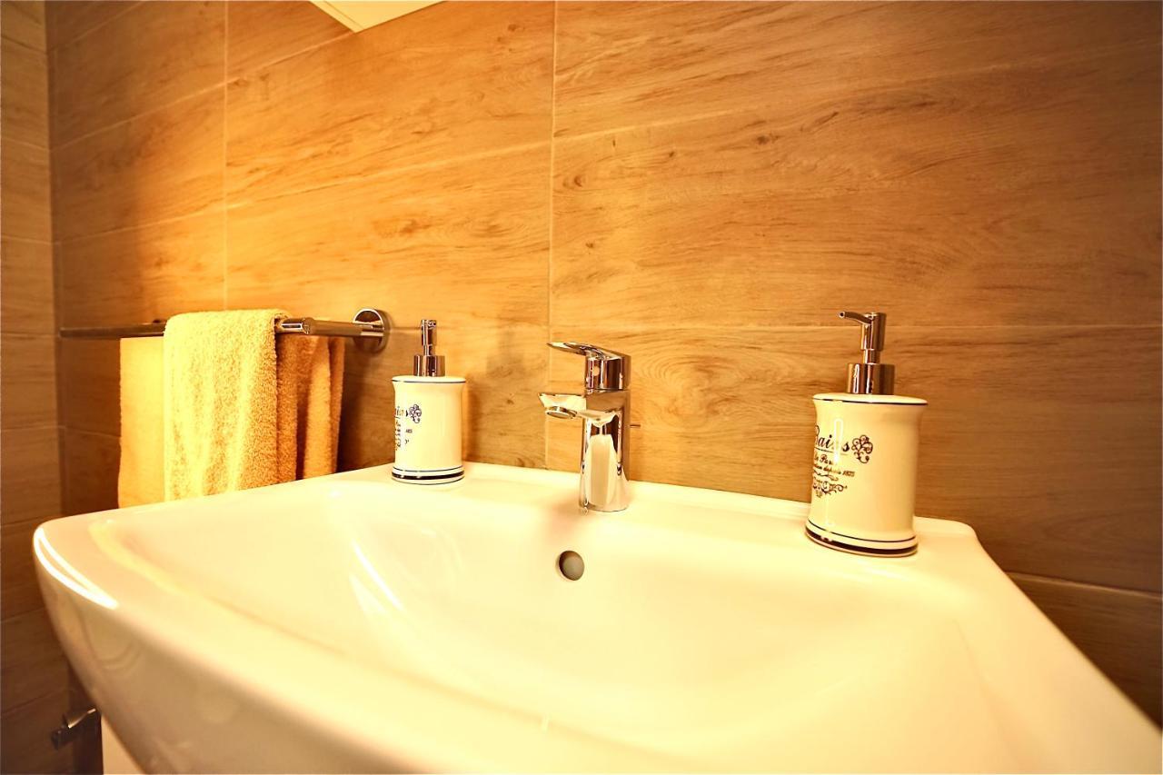 Bacchus Pub Es Panzio Bed & Breakfast Dunaharaszti Eksteriør bilde