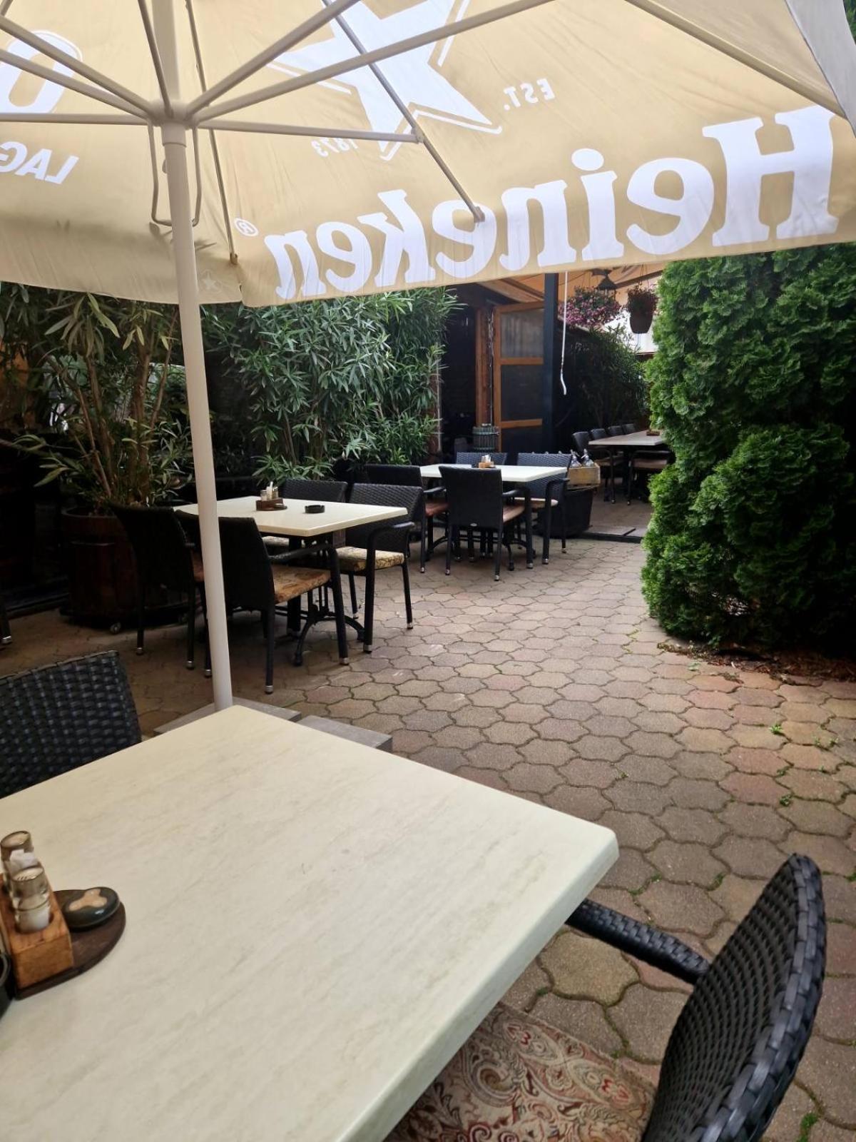 Bacchus Pub Es Panzio Bed & Breakfast Dunaharaszti Eksteriør bilde