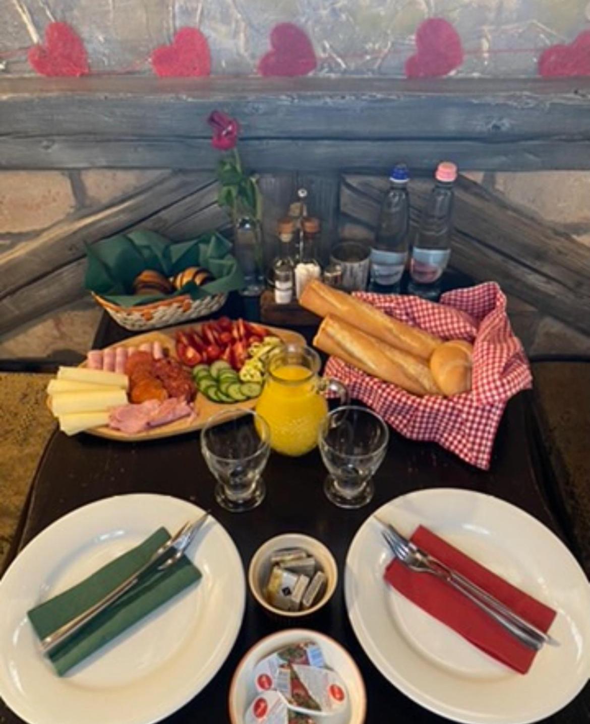Bacchus Pub Es Panzio Bed & Breakfast Dunaharaszti Eksteriør bilde